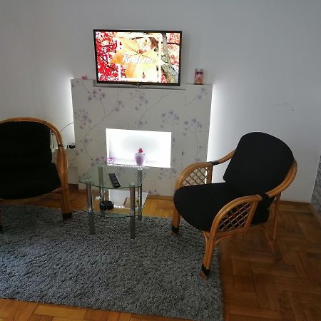 Apartment Aska Belgrad Exteriör bild