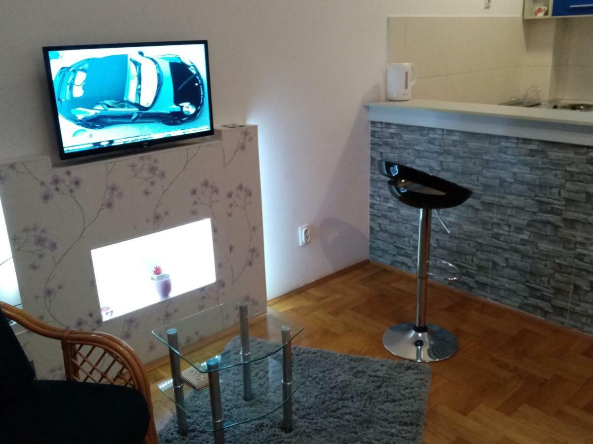 Apartment Aska Belgrad Exteriör bild